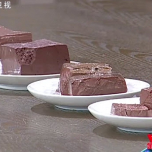 家政女皇20131205视频:王旭峰讲血豆腐能补血吗,甲醛血豆腐的危害,真假血豆腐,鸳鸯豆腐