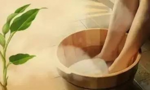 5招缓解女性秋冬手脚冰凉